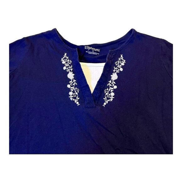 Southern Expressions Navy Blue Women’s 1X Floral Embroidered Neckline Tshirt - Picture 2 of 6